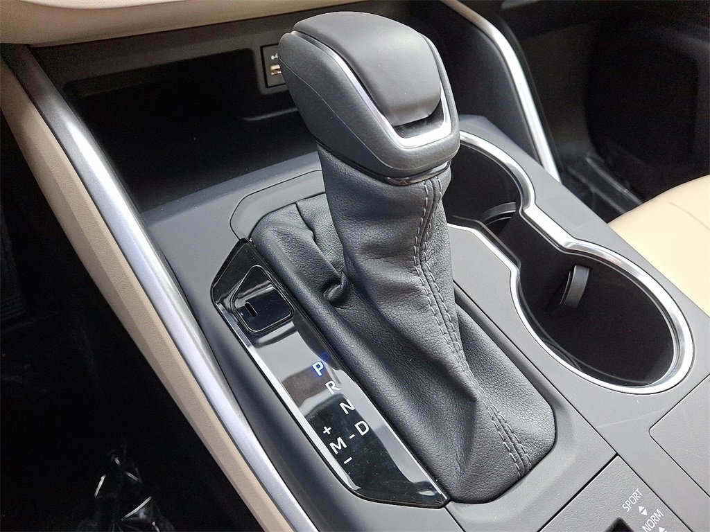 New 2025 Toyota Highlander XLE image 10