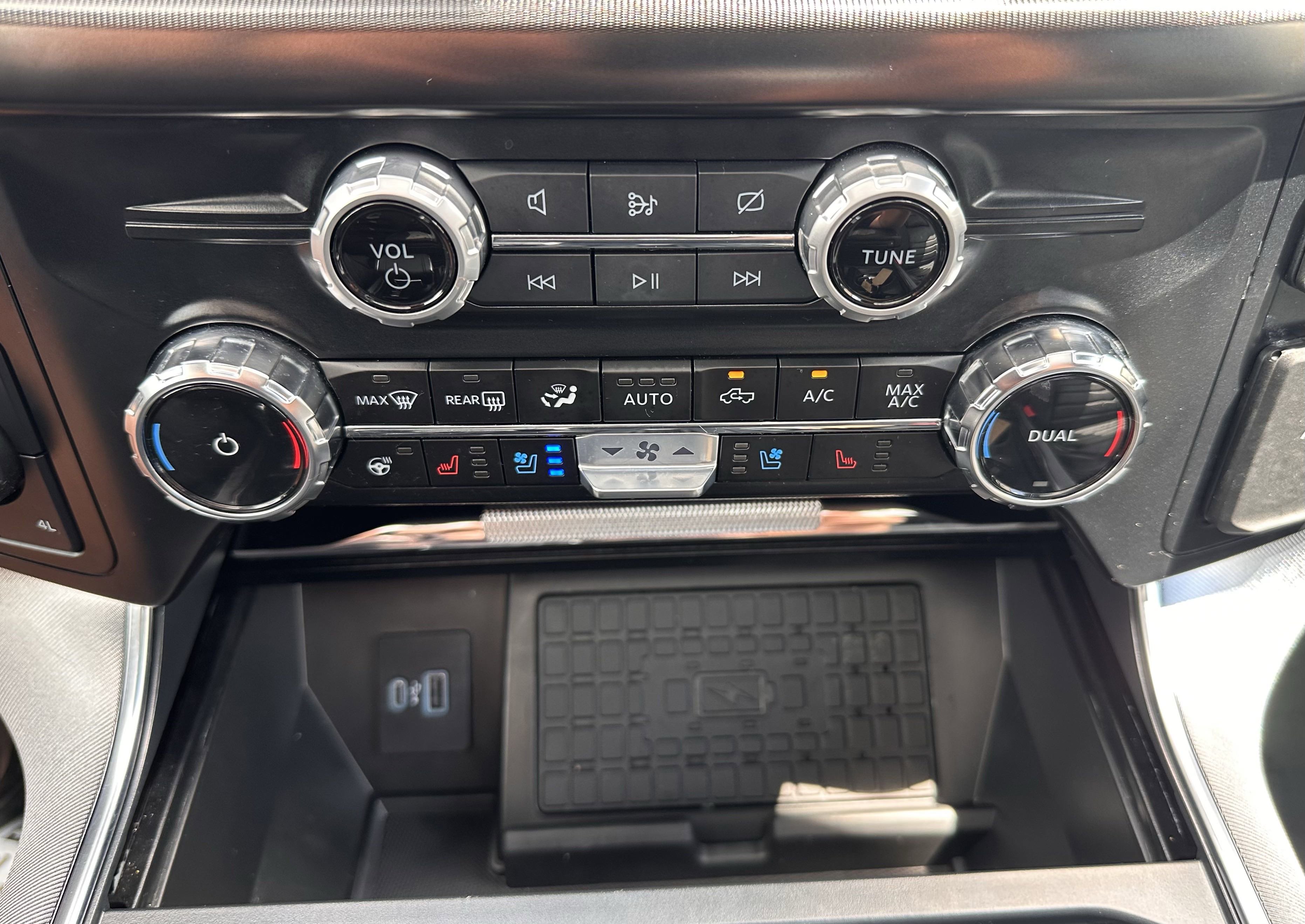 Used 2024 Ford F150 Platinum w/ Equipment Group 702A High image 30