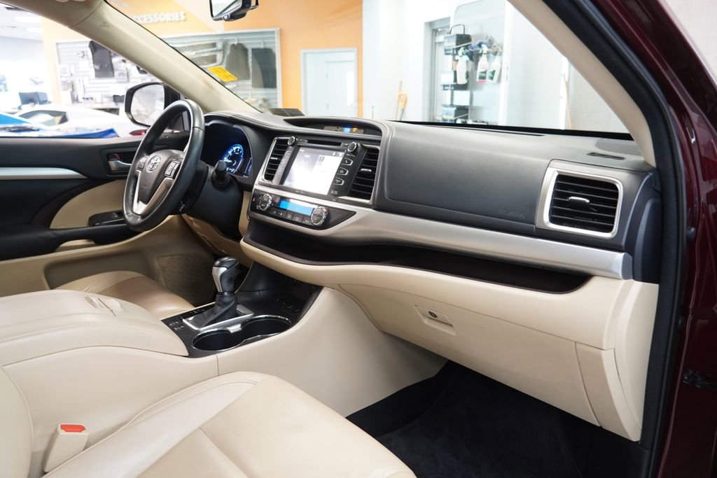 Used 2015 Toyota Highlander XLE image 38