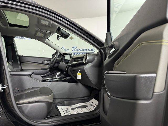 New 2025 Chevrolet Trax ACTIV w/ Sunroof Package image 16