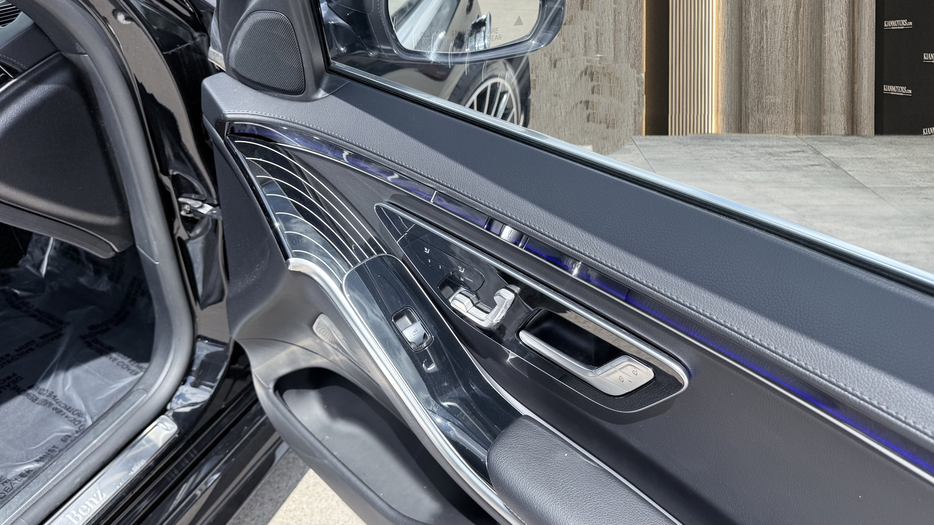 Used 2022 Mercedes-Benz S 580 4MATIC Sedan w/ AMG Line Package image 38