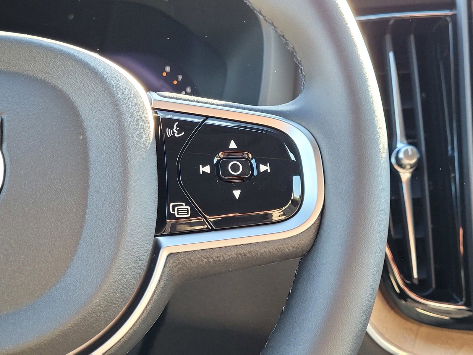 New 2026 Volvo XC60 B5 Plus w/ Protection Package Premier image 16