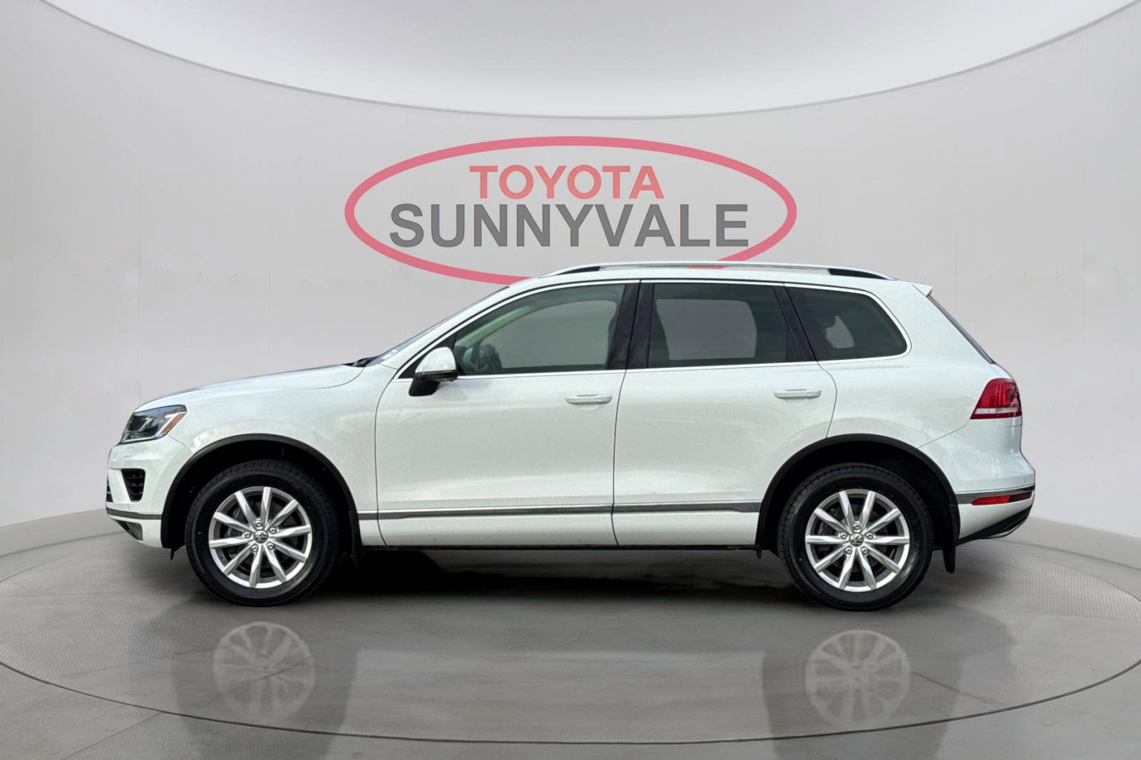 Used 2016 Volkswagen Touareg VR6 image 6