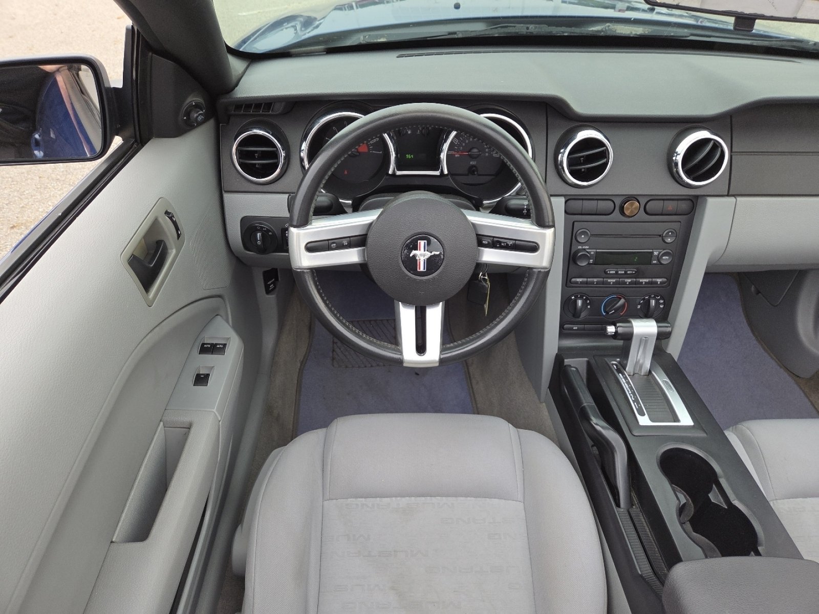 Used 2006 Ford Mustang Convertible RWD image 21