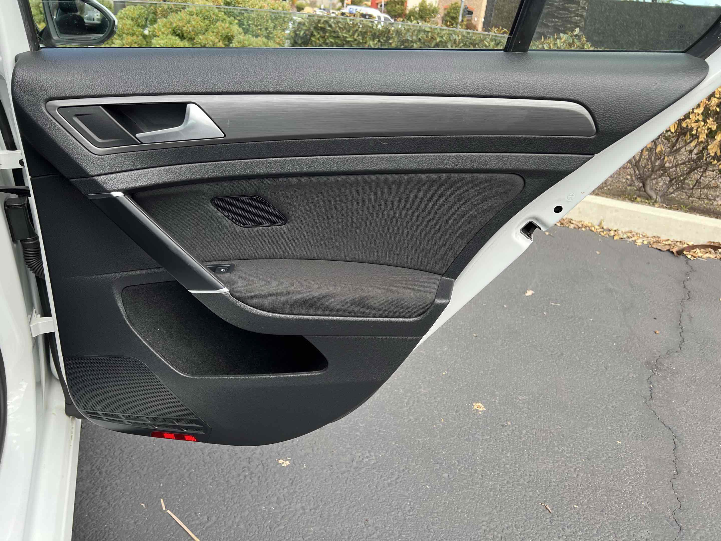 Used 2019 Volkswagen e-Golf SE w/ Driver Assistance Package image 67