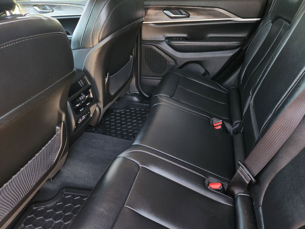 Used 2023 Jeep Grand Cherokee Limited w/ Black Appearance Package image 30