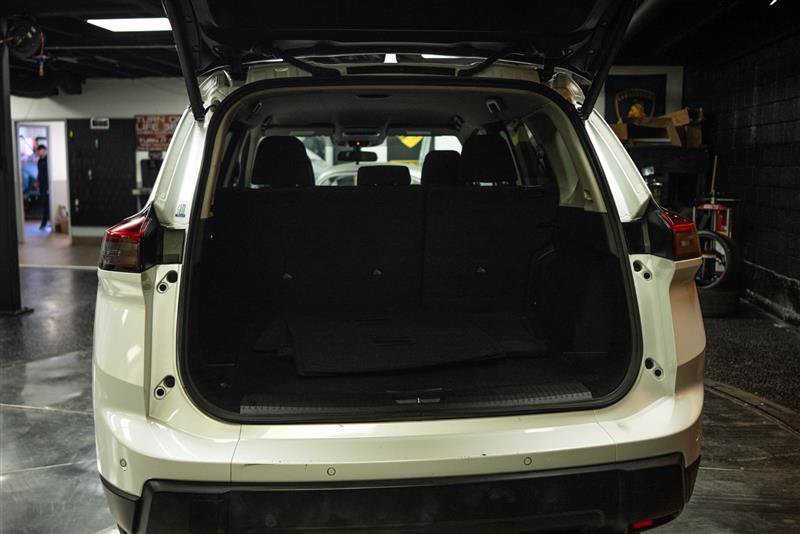 Used 2025 Nissan Rogue SV FWD image 7