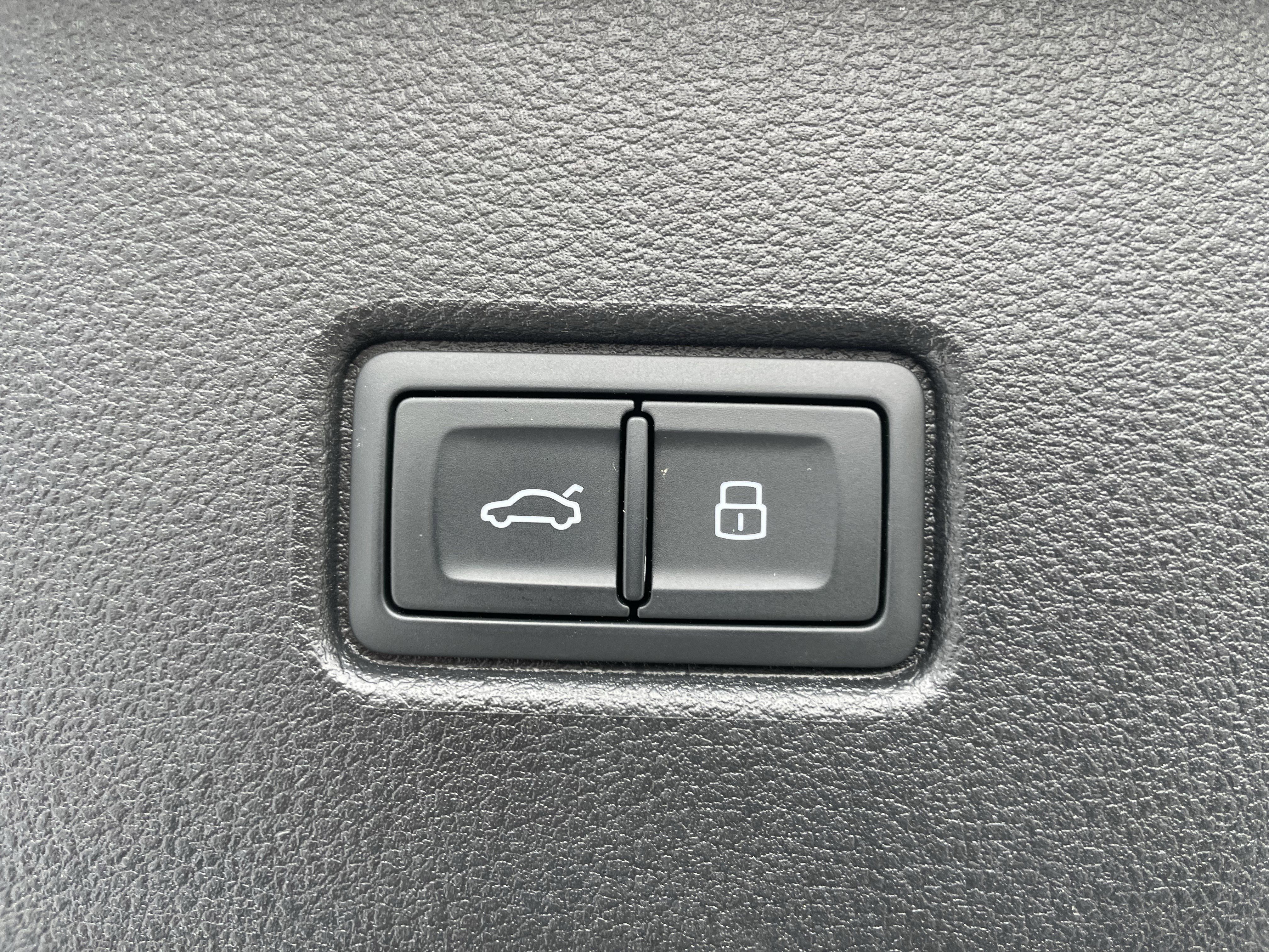 Used 2024 Audi SQ5 Premium Plus w/ Premium Plus Package image 36