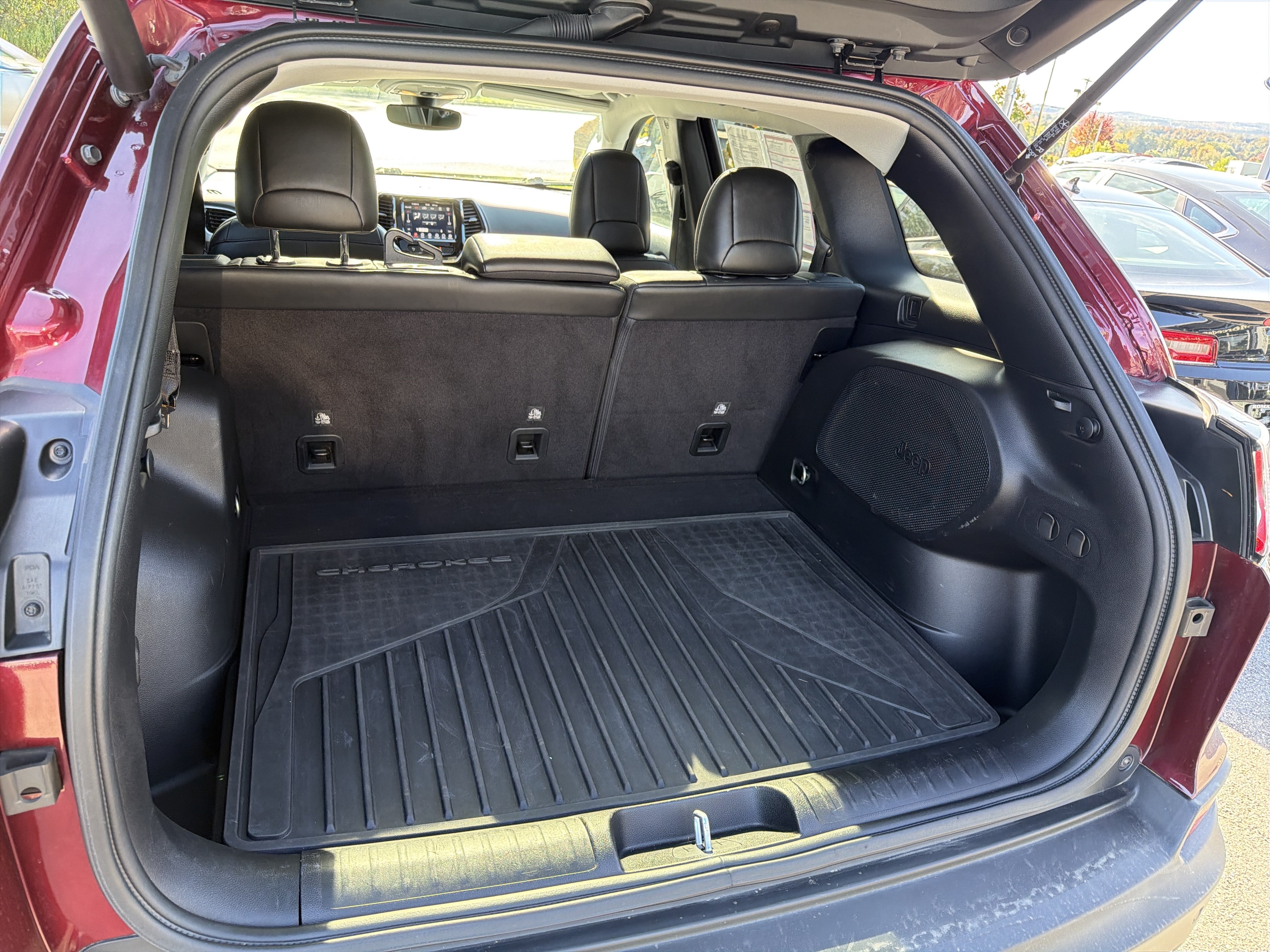 Used 2021 Jeep Cherokee Limited w/ Mopar Interior Package AWD/4WD image 25