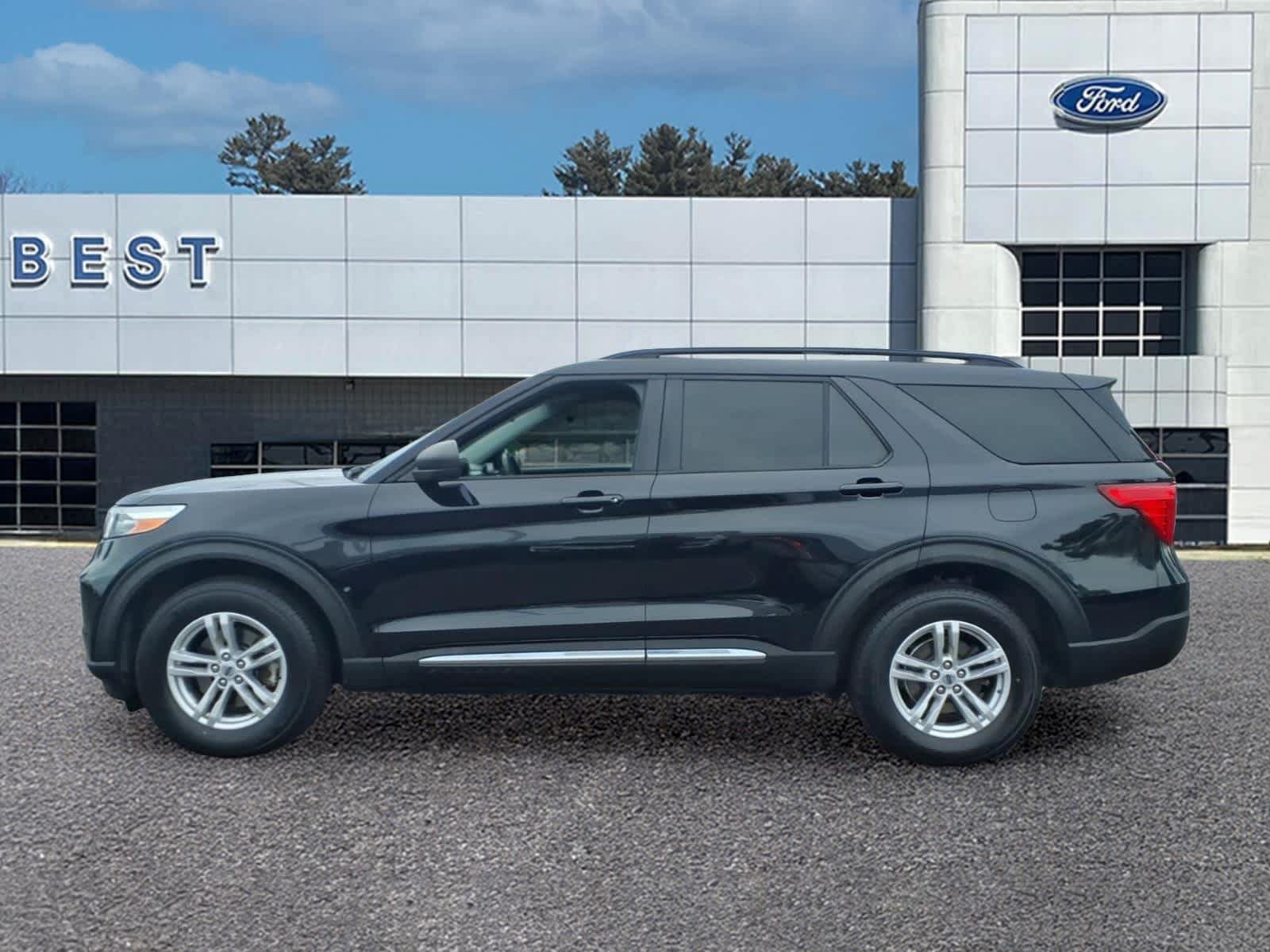 Used 2020 Ford Explorer XLT w/ Equipment Group 202A AWD/4WD image 2