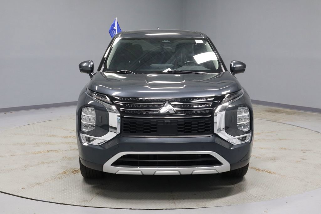 Used 2024 Mitsubishi Outlander SE image 8