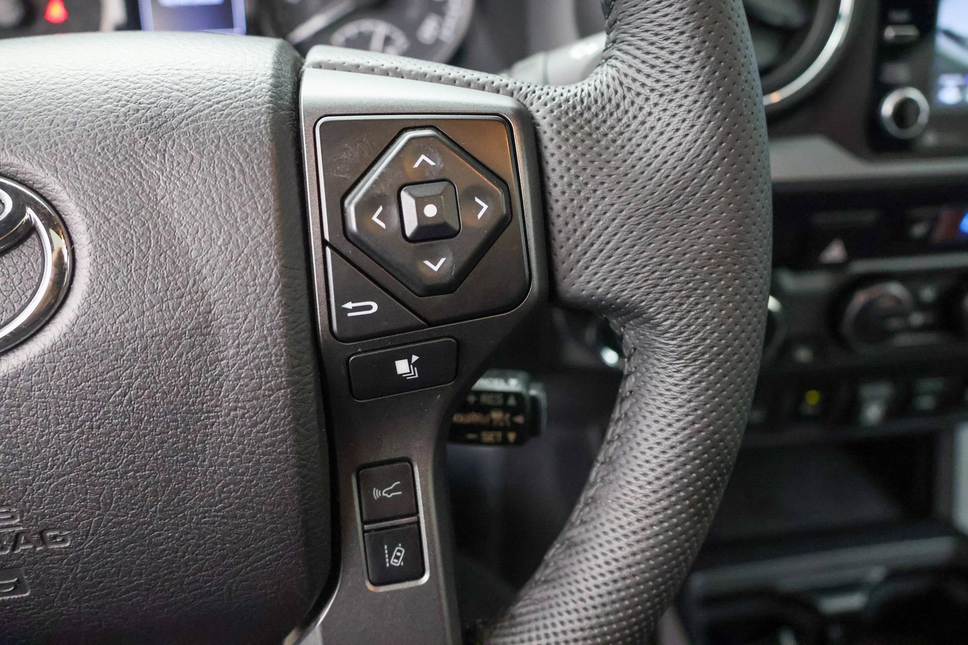 Used 2021 Toyota Tacoma TRD Sport w/ TRD Premium Sport Package AWD/4WD image 19