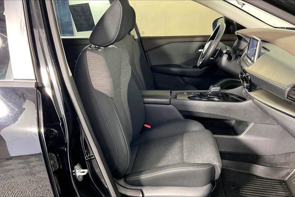 Used 2022 Nissan Rogue SV FWD image 9