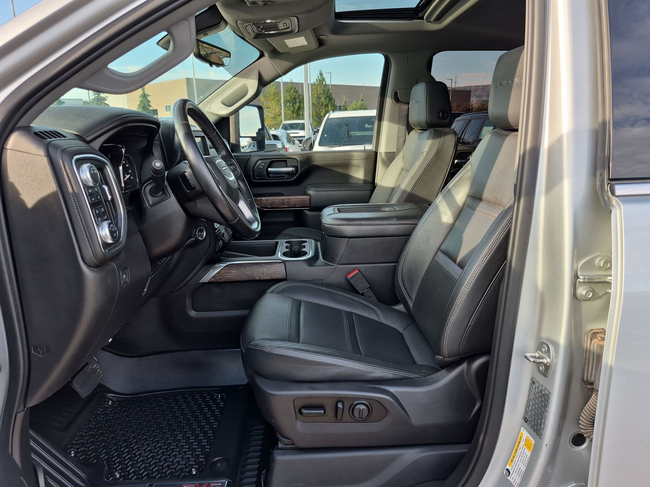 Used 2021 GMC Sierra 2500 Denali w/ Denali Ultimate Package AWD/4WD image 15