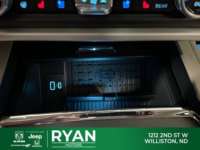Used 2024 Ford Expedition Max XLT AWD/4WD image 37