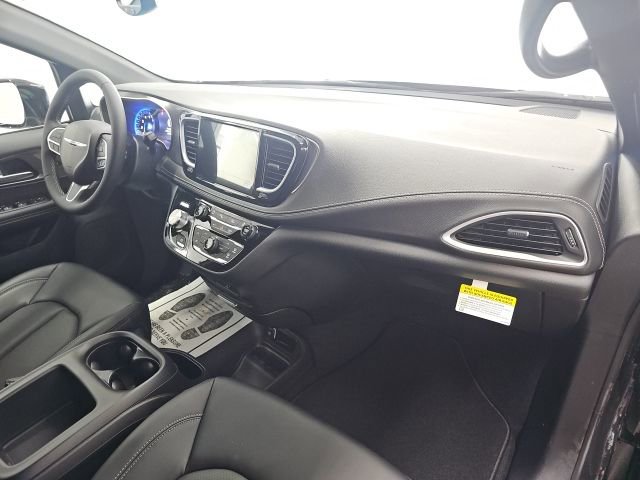 New 2026 Chrysler Pacifica Select AWD/4WD image 11