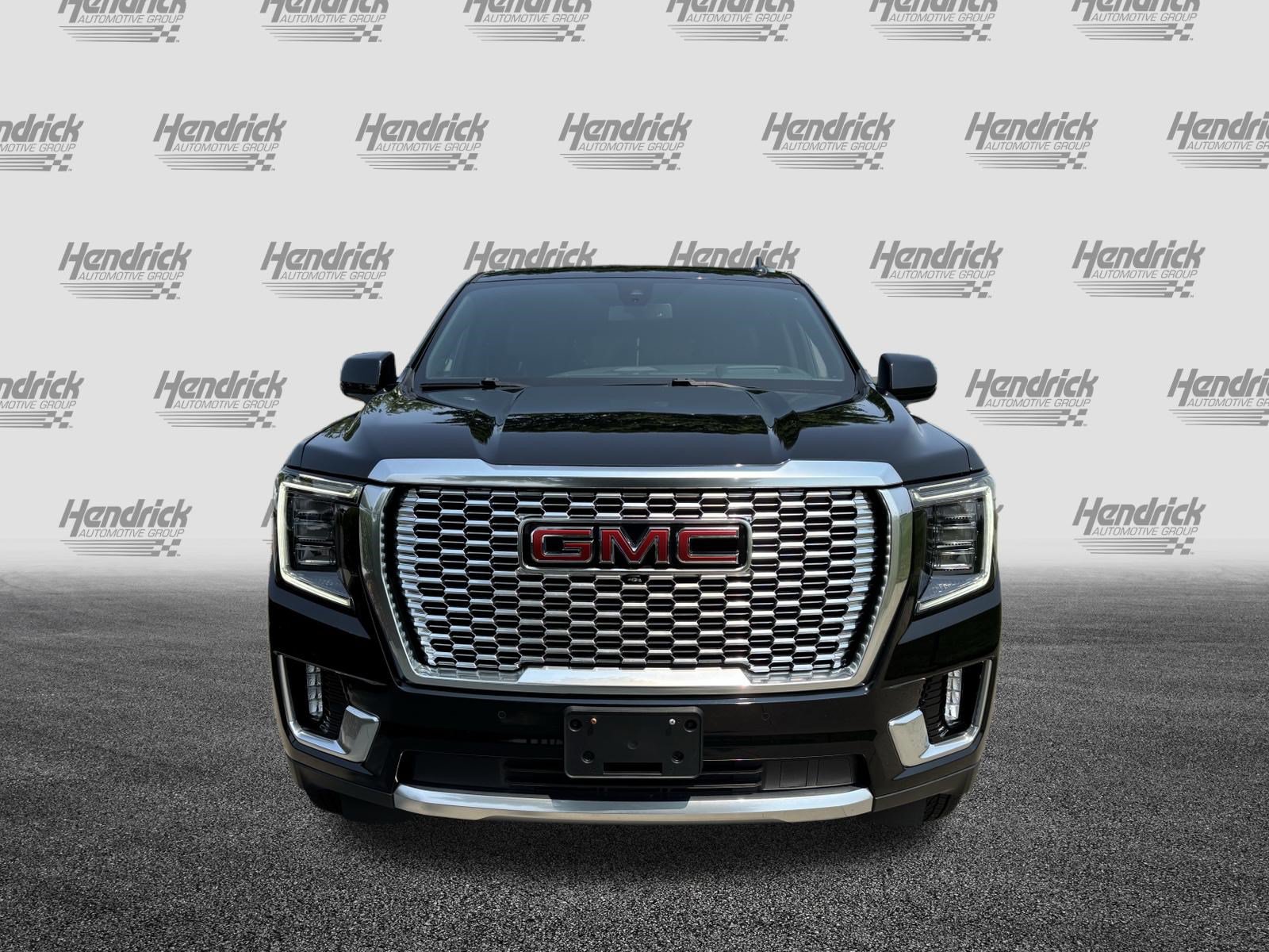 Used 2022 GMC Yukon XL Denali AWD/4WD image 3