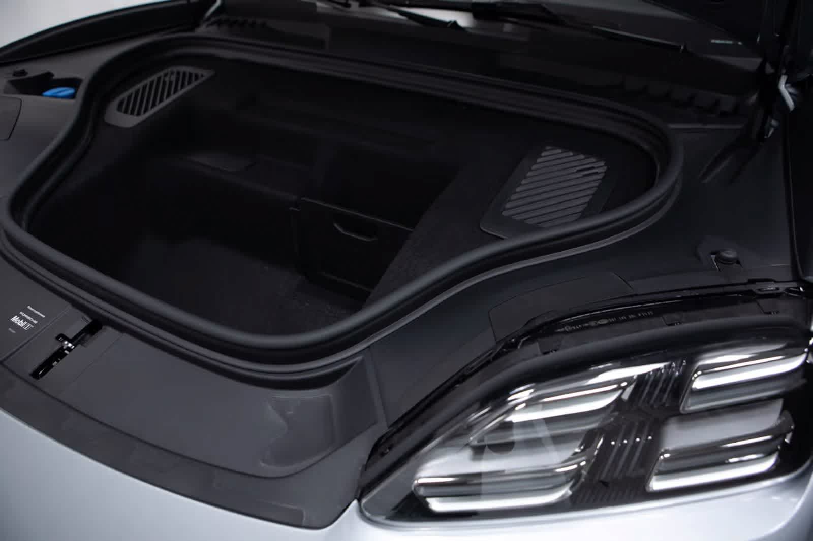 Certified 2026 Porsche Macan 4S Electric AWD/4WD image 39