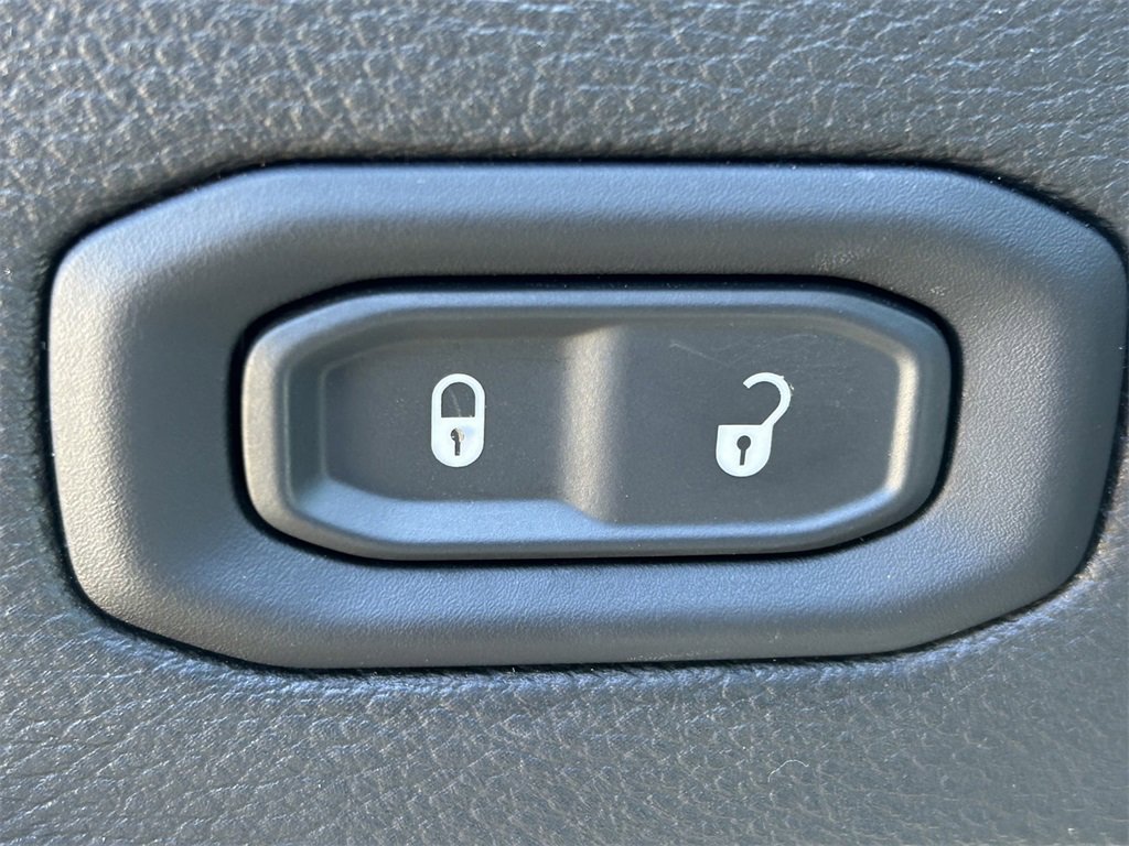 Used 2023 Jeep Wrangler Unlimited Sahara w/ Cold Weather Group image 29