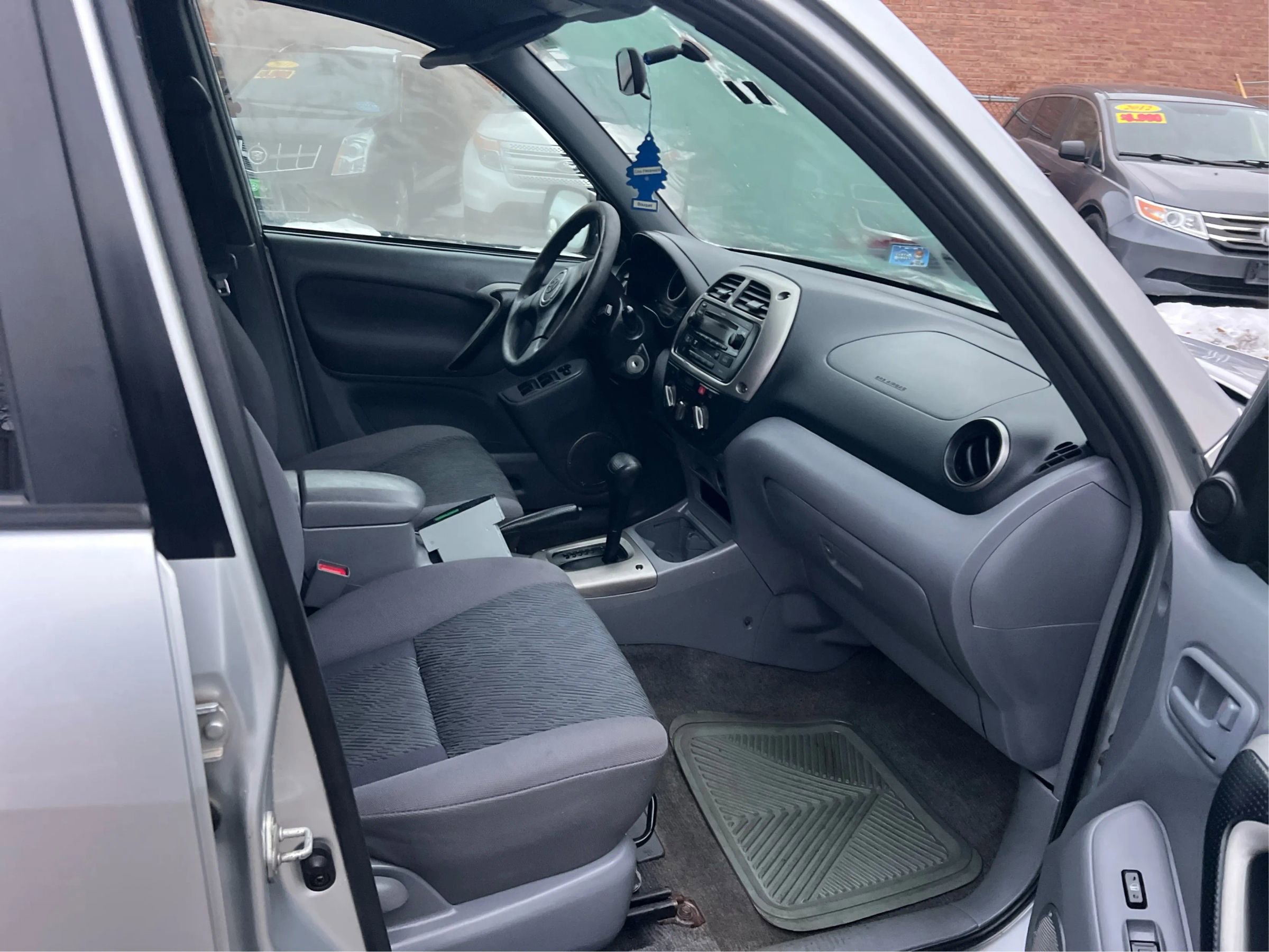 Used 2003 Toyota RAV4 2WD w/ "L" Pkg image 22