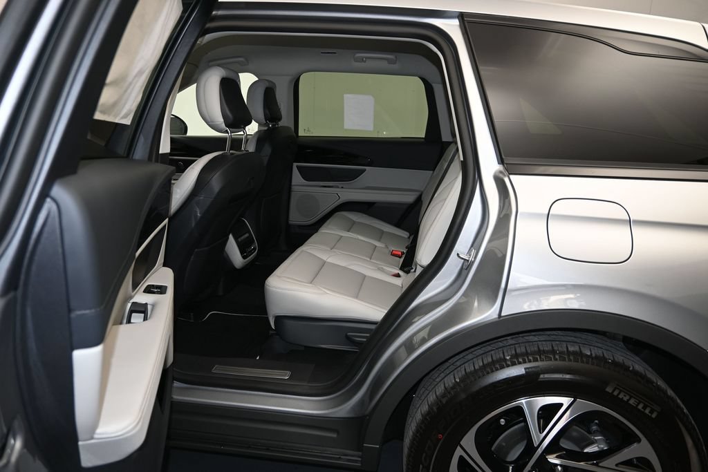 New 2026 Lincoln Nautilus Premier w/ Jet Appearance Package AWD/4WD image 22