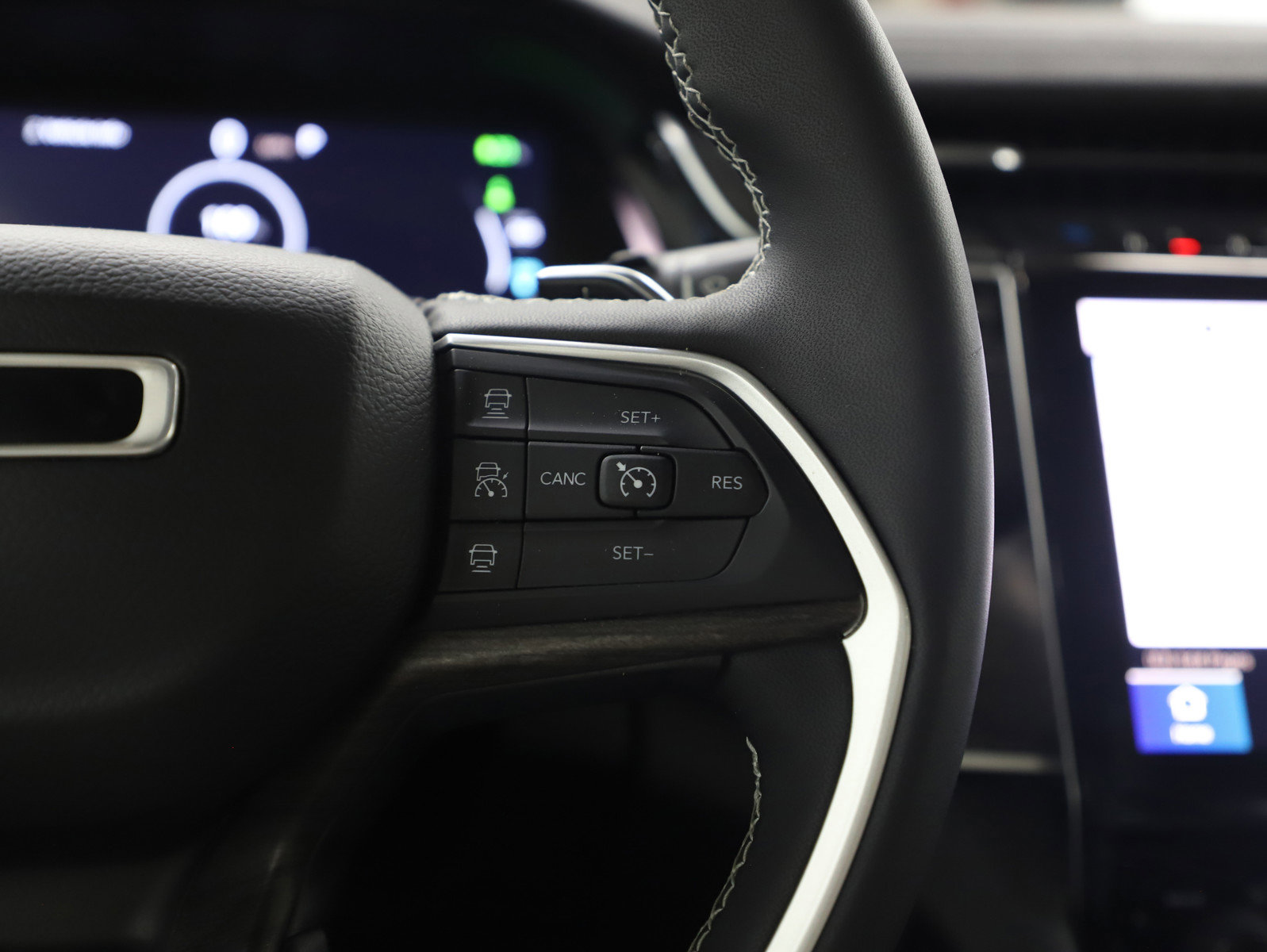 Used 2023 Jeep Grand Cherokee 4WD 4xe w/ Luxury Tech Group II image 26