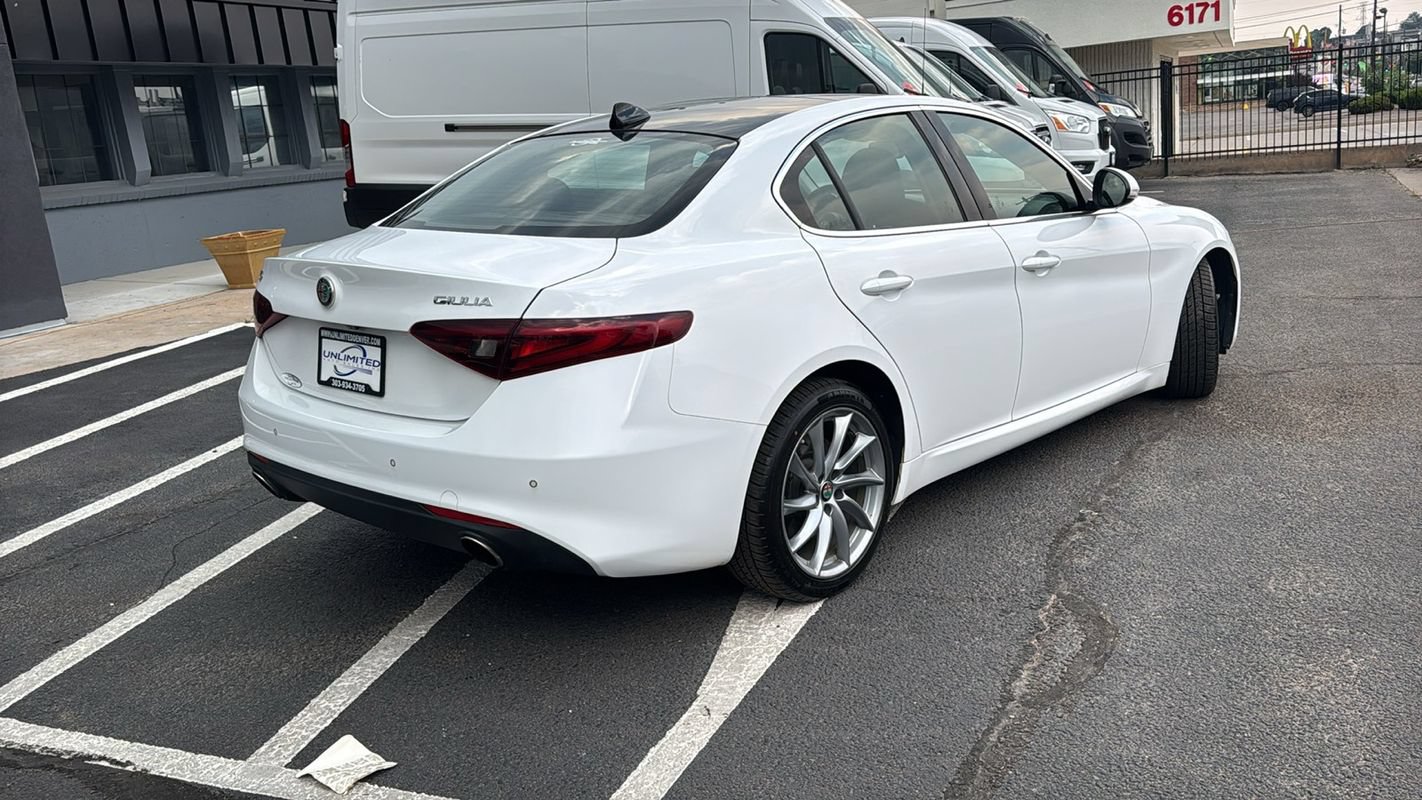 Used 2018 Alfa Romeo Giulia AWD image 3