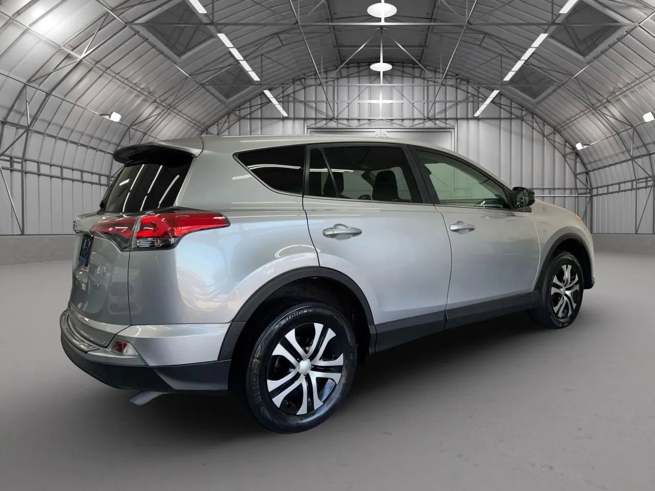 Used 2018 Toyota RAV4 LE image 4