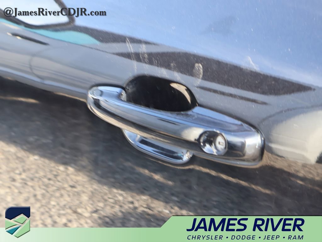 Used 2022 Ford Escape SE w/ SE Sport Appearance Package image 19