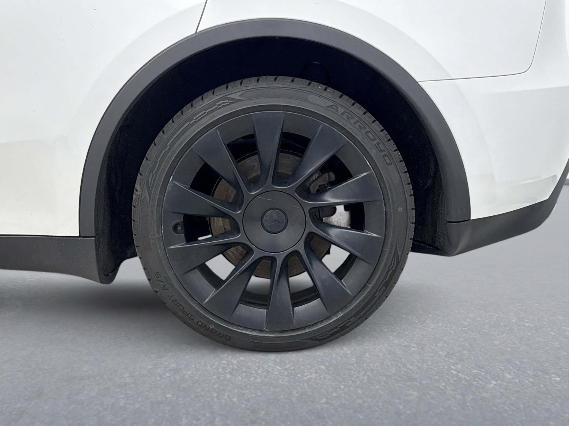 Used 2023 Tesla Model Y Long Range image 12