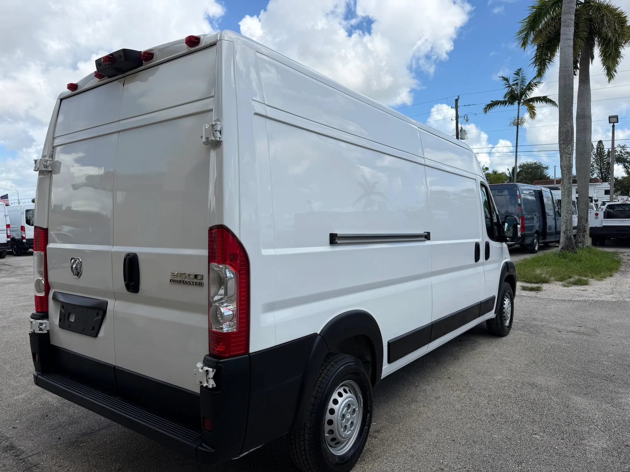 Used 2024 RAM ProMaster 2500 w/ Convenience Group FWD image 5