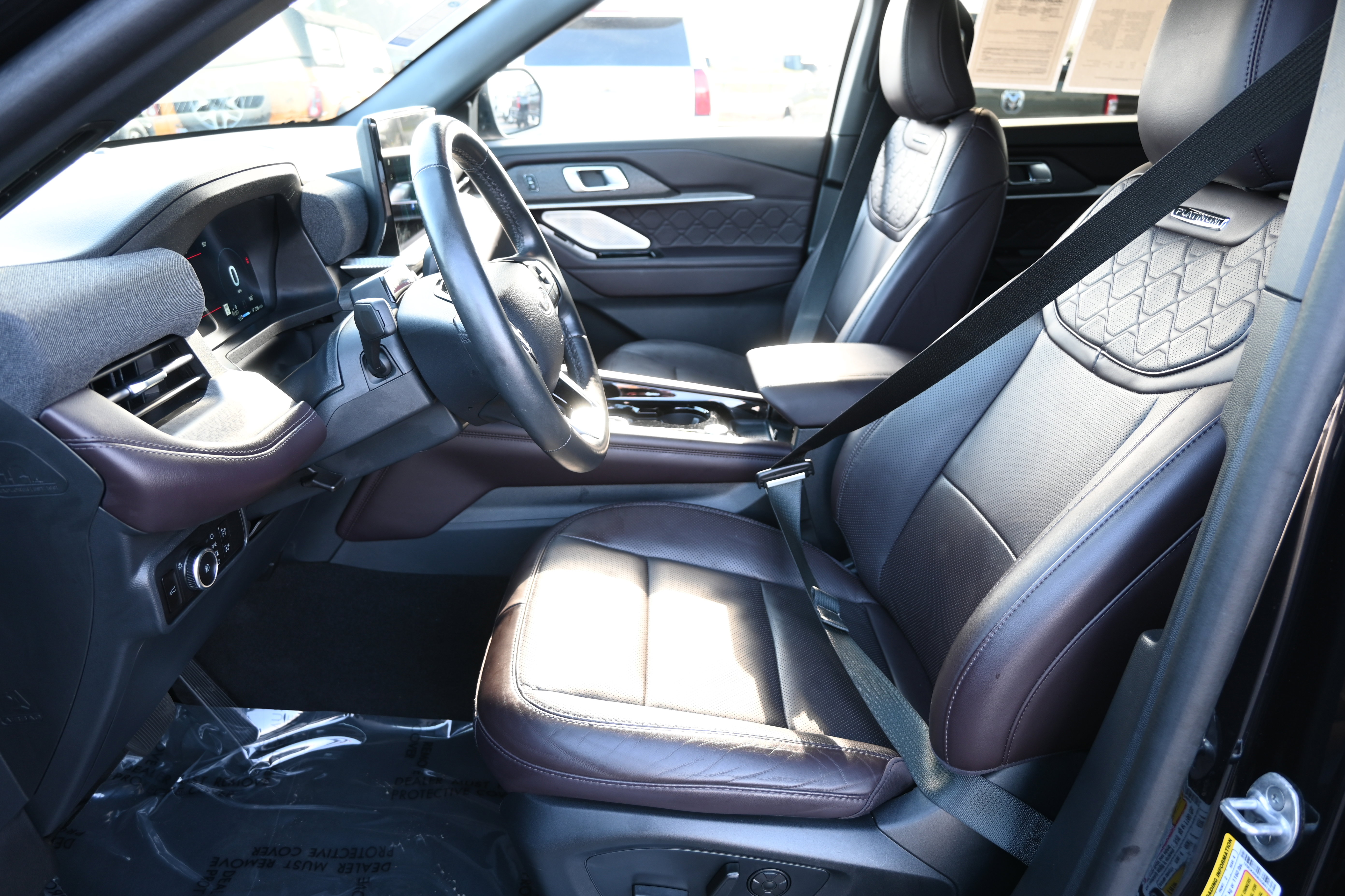 Used 2025 Ford Explorer Platinum w/ LUX Leather Package image 14