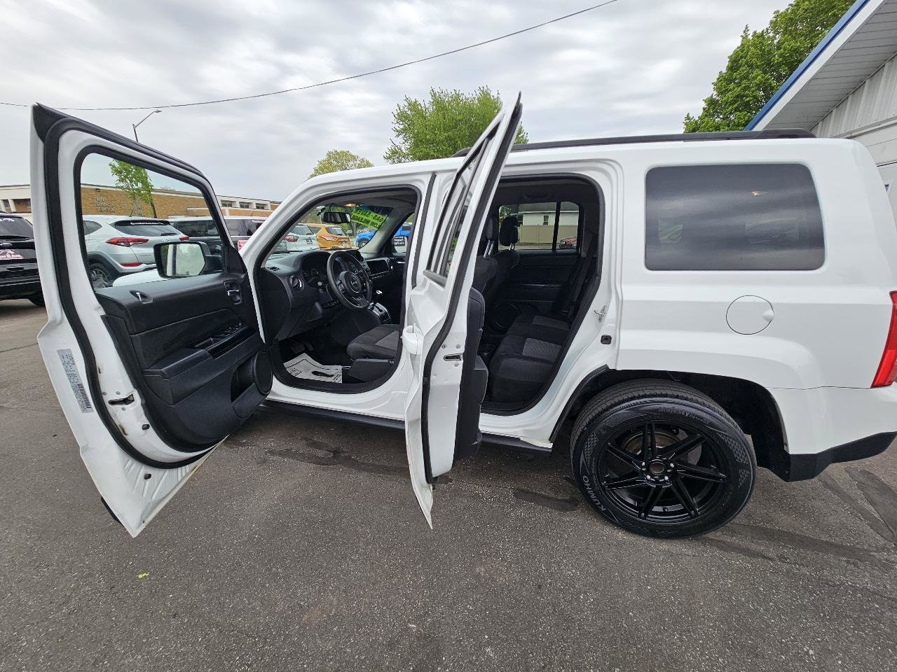 Used 2016 Jeep Patriot Sport w/ Power Value Group FWD image 23