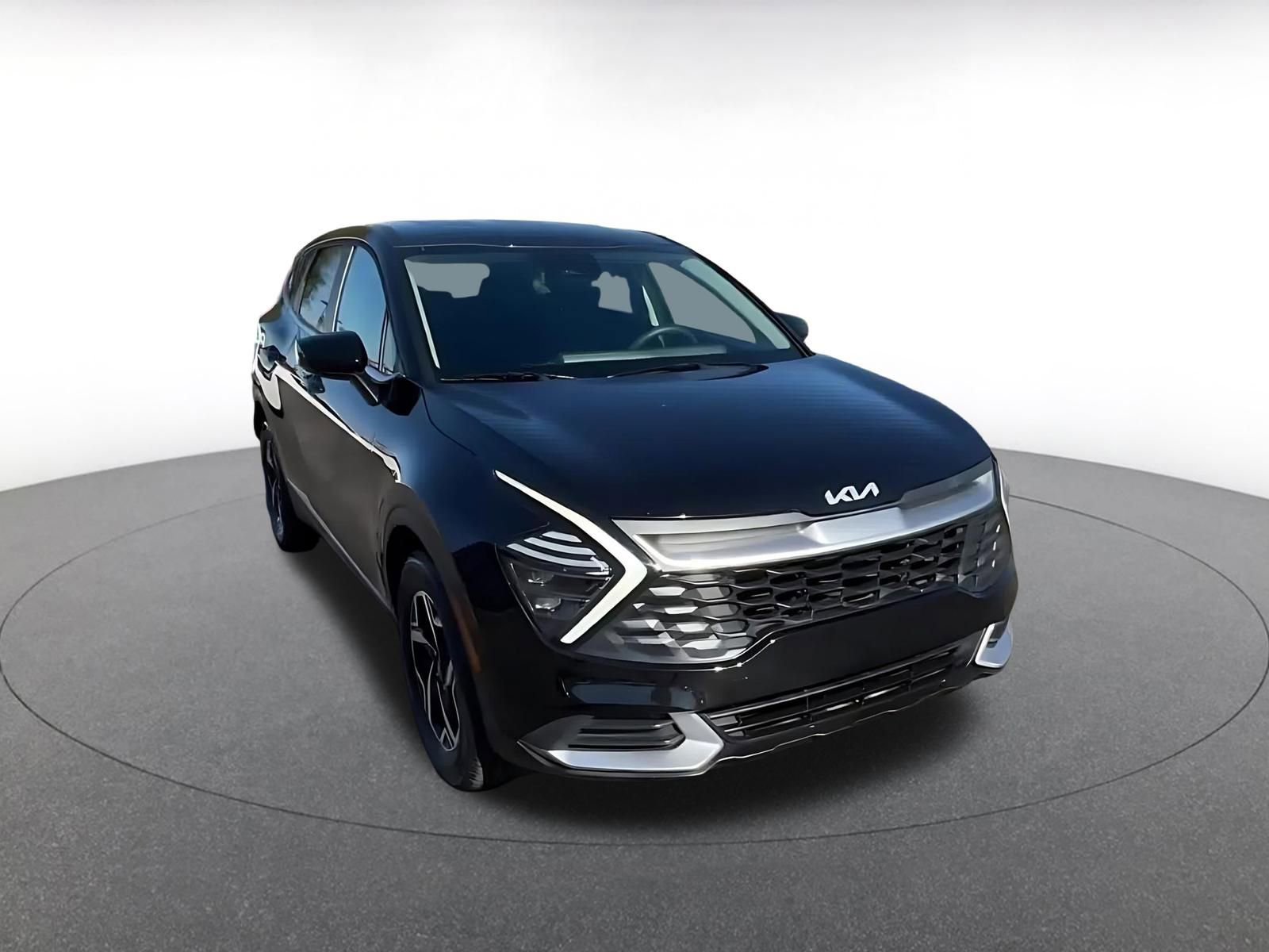 Used 2025 Kia Sportage LX image 3