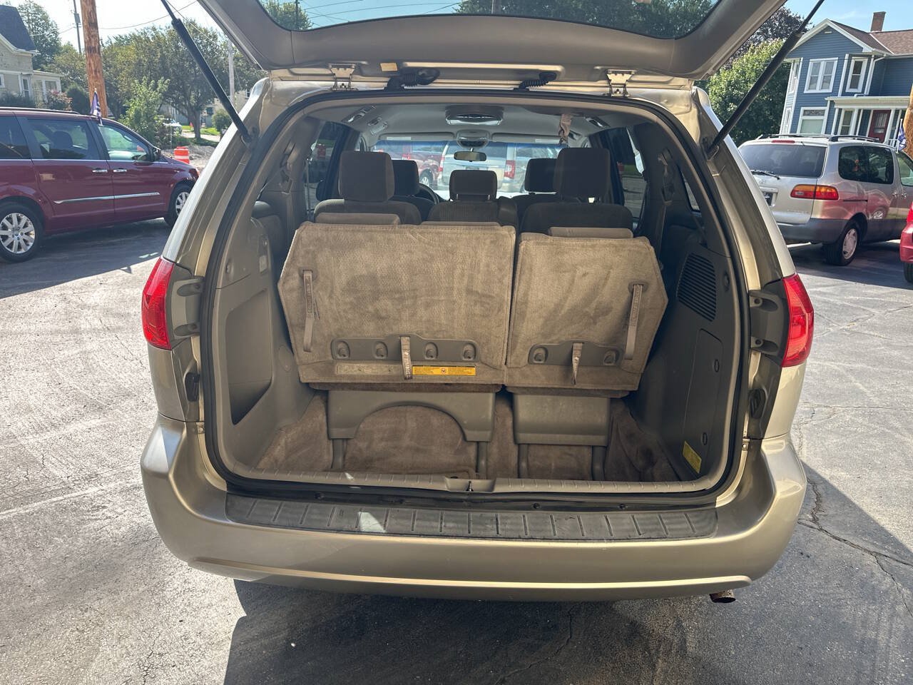 Used 2007 Toyota Sienna LE w/ LE Pkg 1 FWD image 8