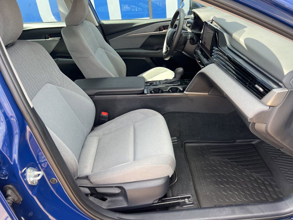 Used 2025 Toyota Camry LE w/ Convenience Package image 13