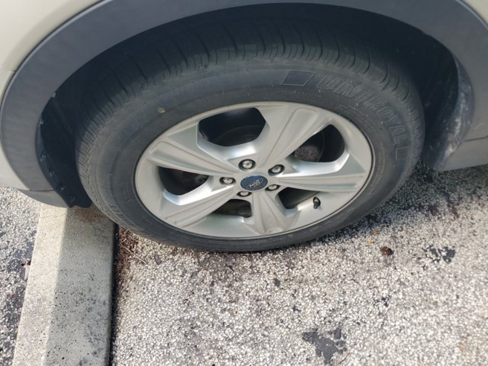 Used 2013 Ford Escape SE w/ Class II Trailer Tow Pkg FWD image 3