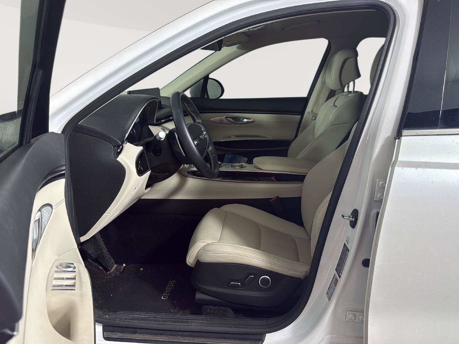 Used 2025 Genesis GV70 2.5T AWD/4WD image 5
