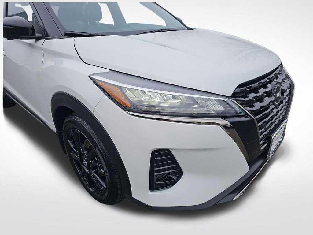 Used 2023 Nissan Kicks SR w/ SR Premium Package image 13