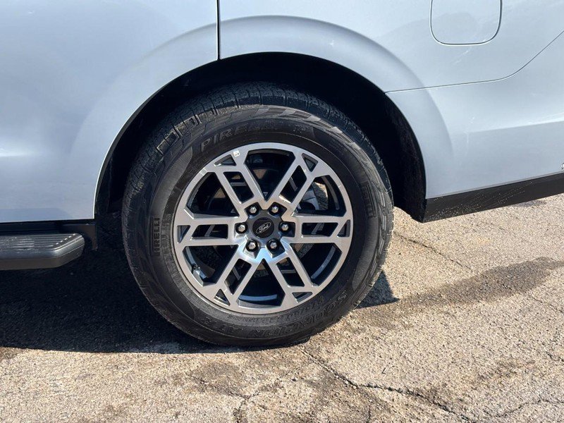 Used 2025 Ford Expedition Active image 11