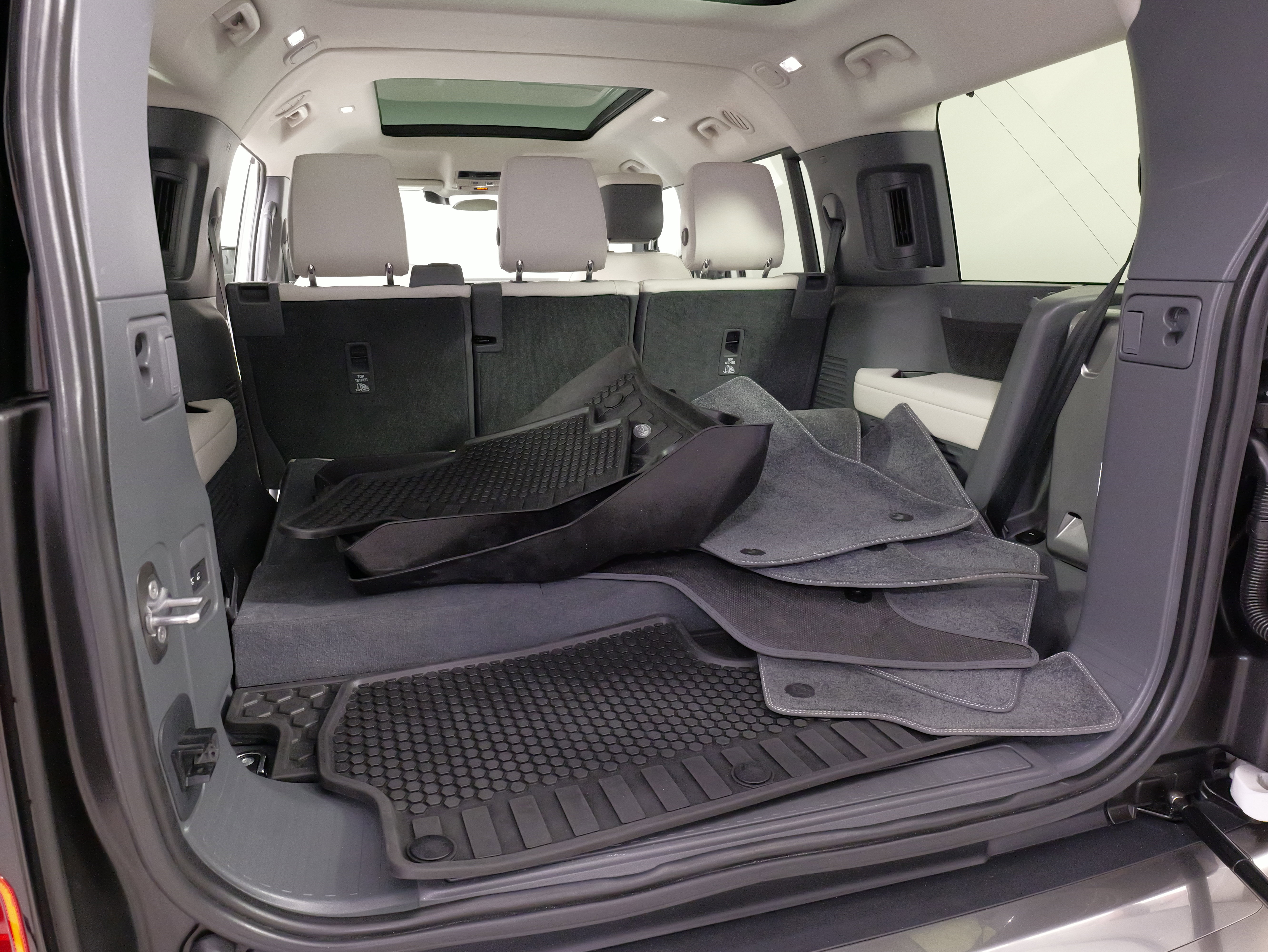 Used 2023 Land Rover Defender 130 S image 41