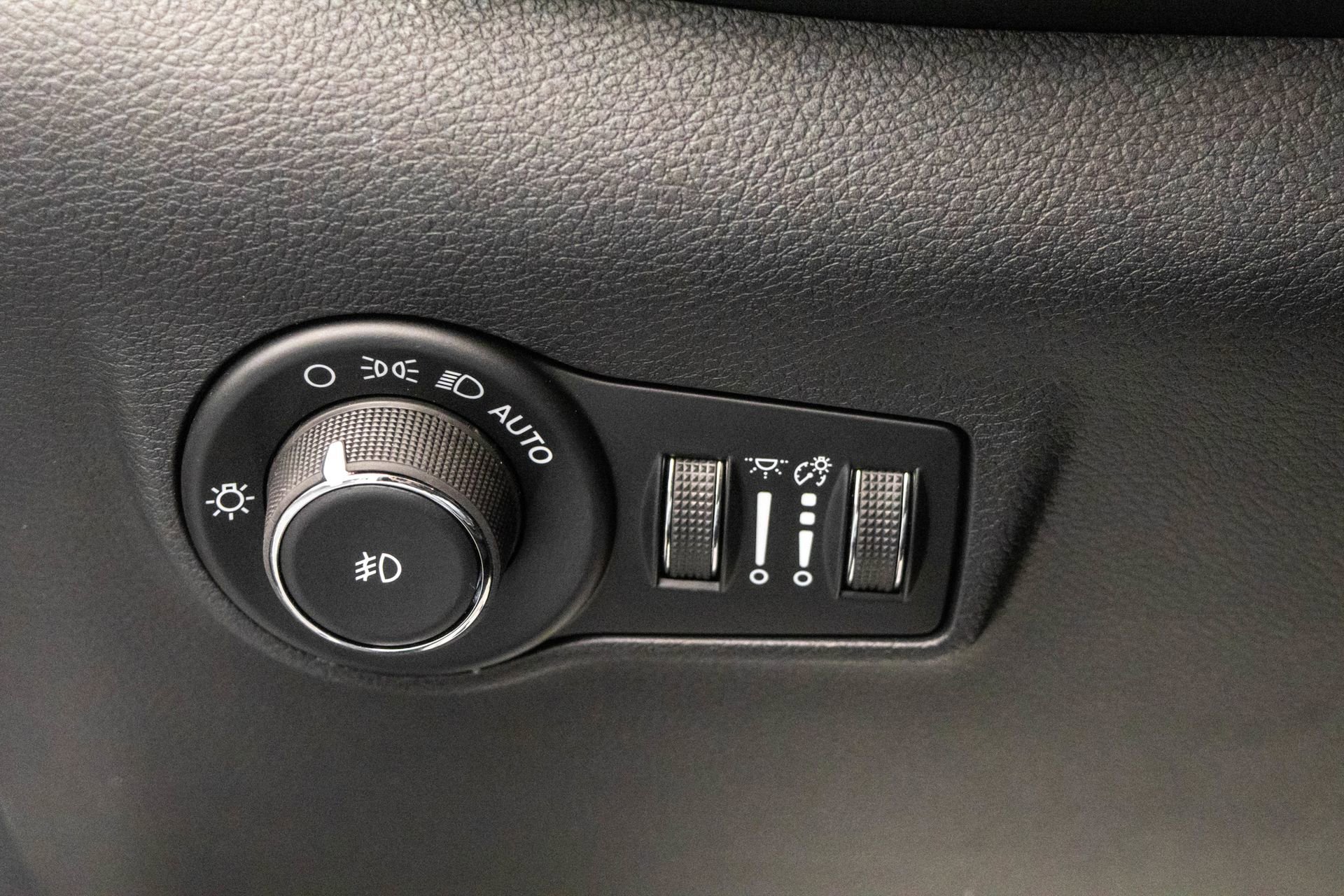 Used 2026 Jeep Compass Latitude image 16