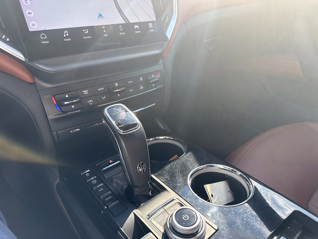 Used 2022 Maserati Ghibli Modena Q4 AWD/4WD image 15