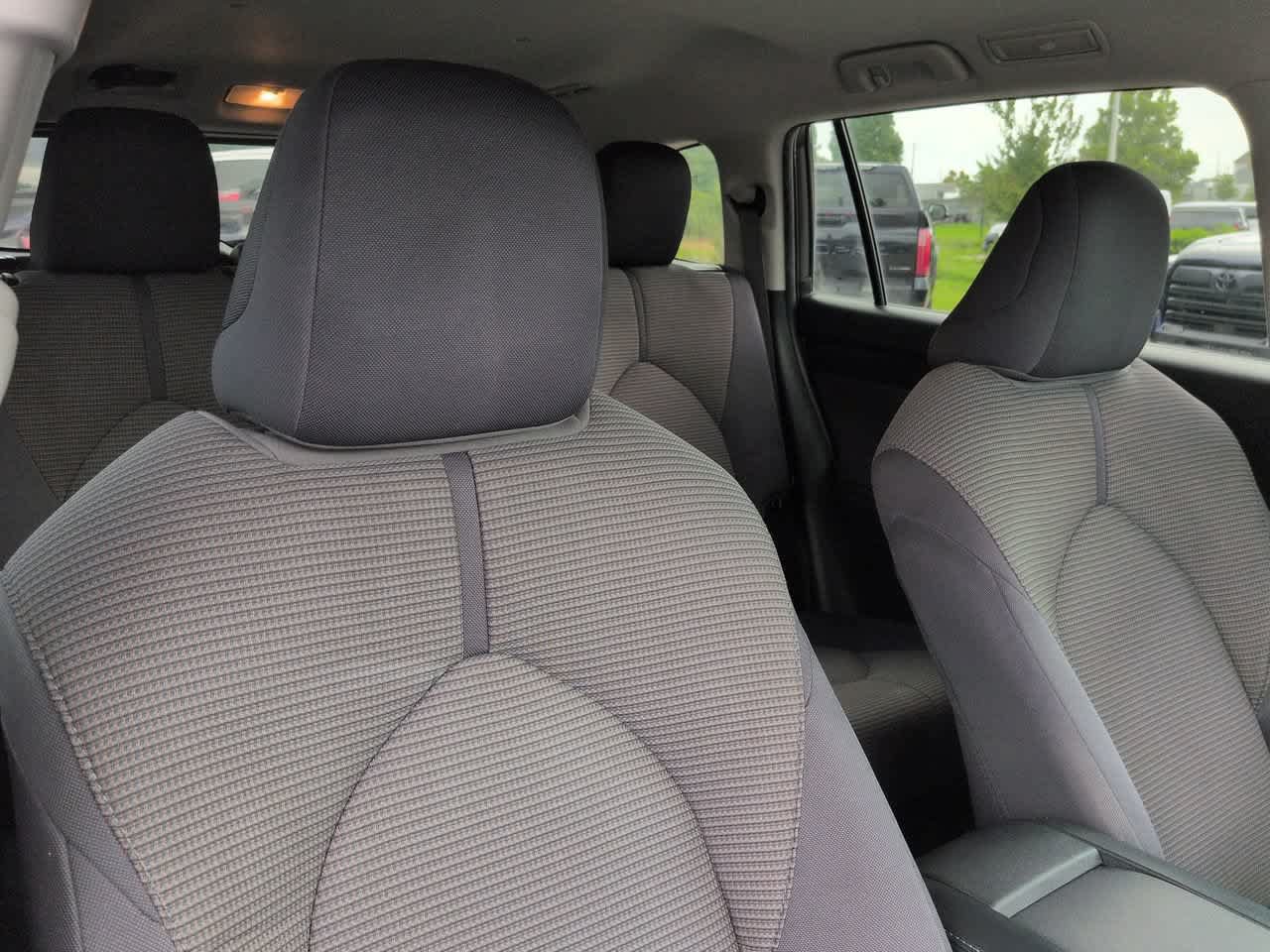 Used 2023 Toyota Highlander LE FWD image 7