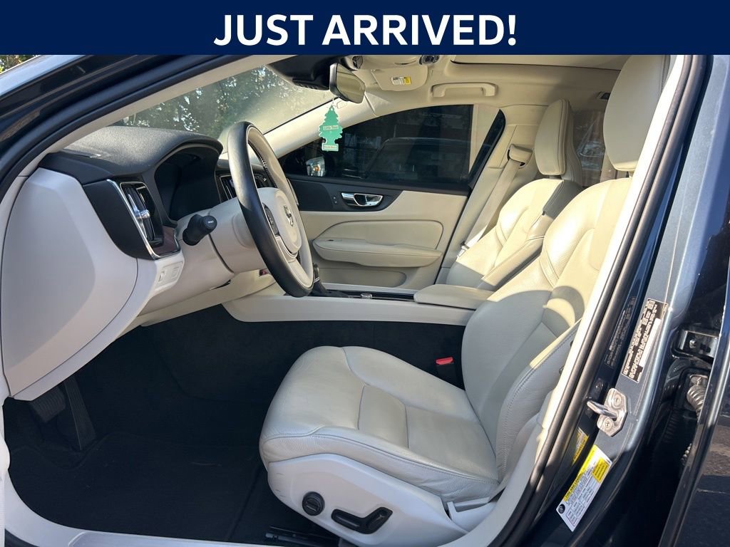 Used 2021 Volvo S60 T5 Momentum w/ Premium Package FWD image 11