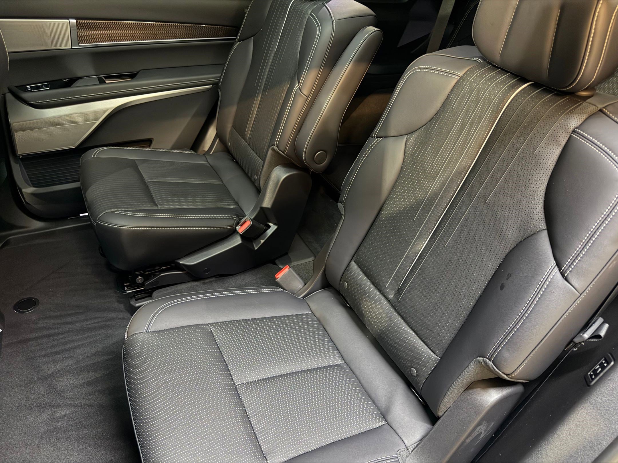 New 2026 Cadillac Vistiq Sport image 14