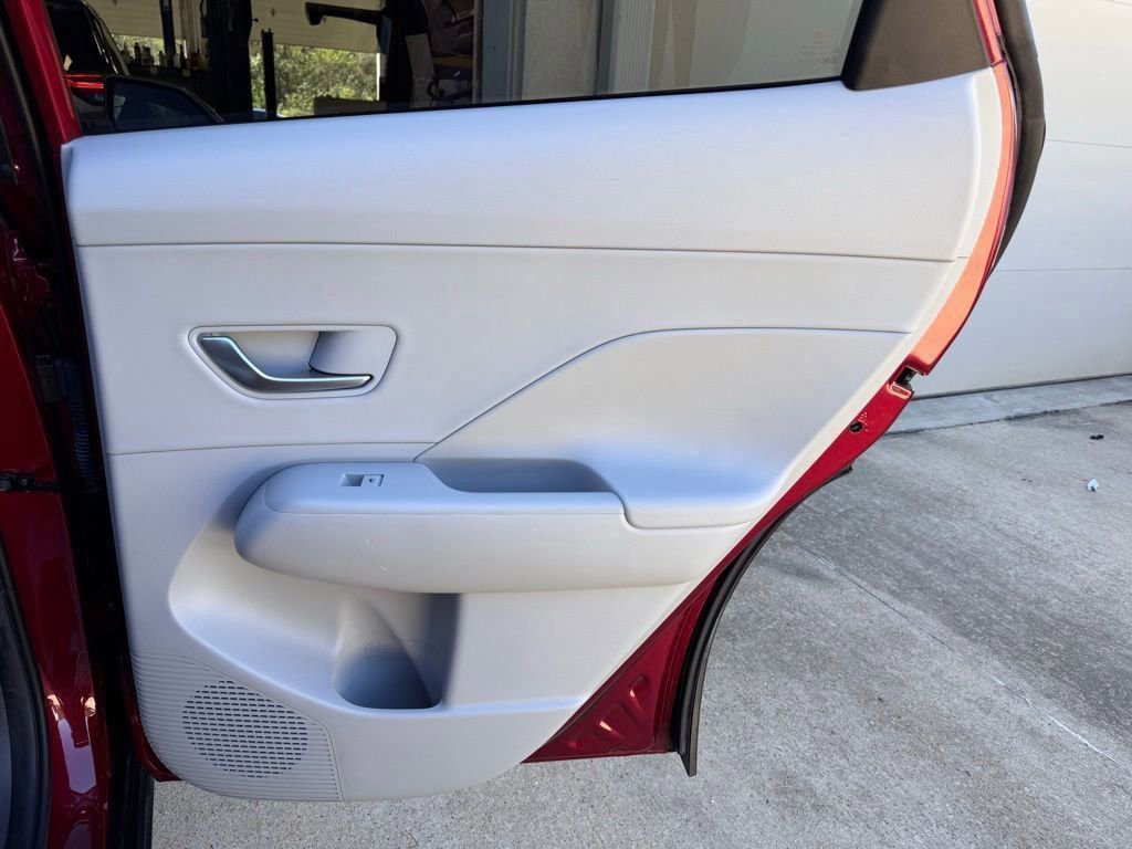 Used 2025 Hyundai Kona Limited image 24