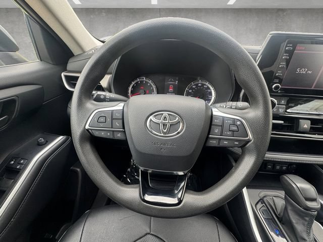 Used 2021 Toyota Highlander L FWD image 21