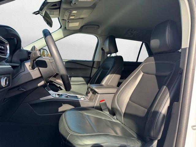 Used 2023 Ford Explorer XLT w/ Equipment Group 202A image 9