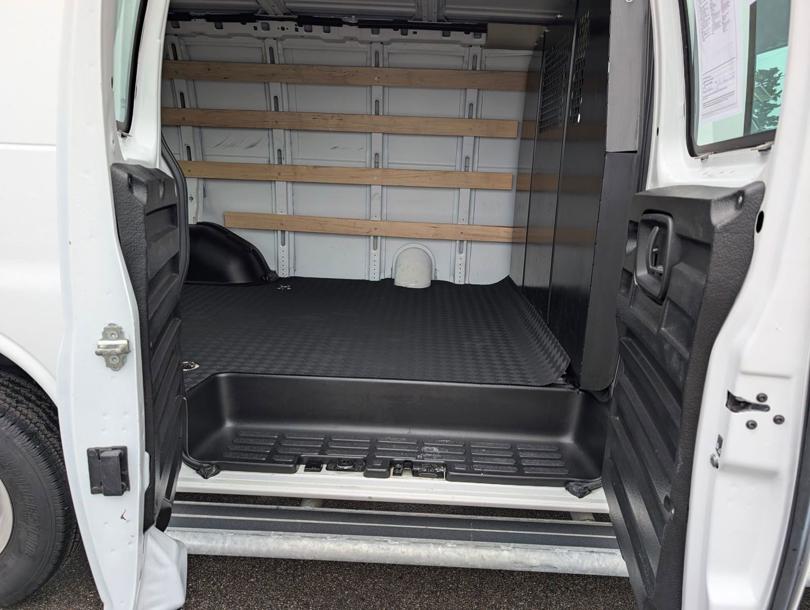 Used 2024 GMC Savana 2500 w/ Driver Convenience Package image 21